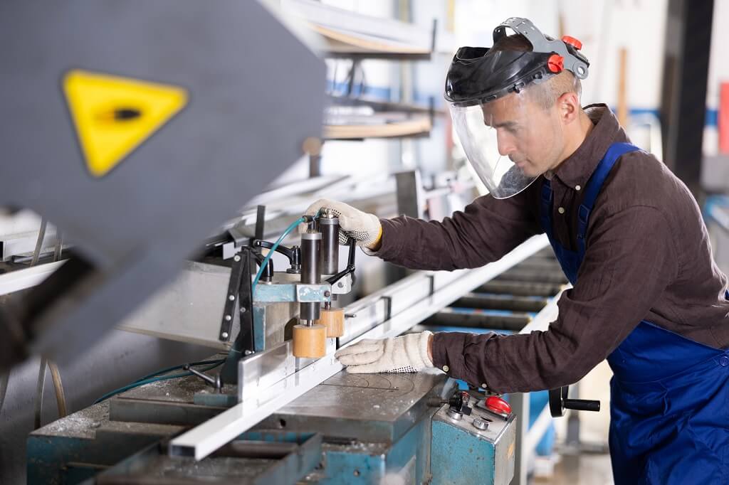 Rad na mašini sa vizirom